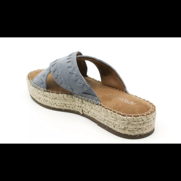 Sandals - Picture 7 of 8